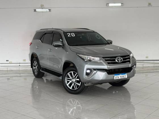 TOYOTA HILUX SW4 2.8 SRX 4X4 7 LUGARES 16V TURBO INTERCOOLER DIESEL 4P AUTOMÁTICO